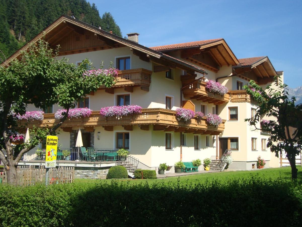Appartements Schwoagerhof Fuegen Exterior photo